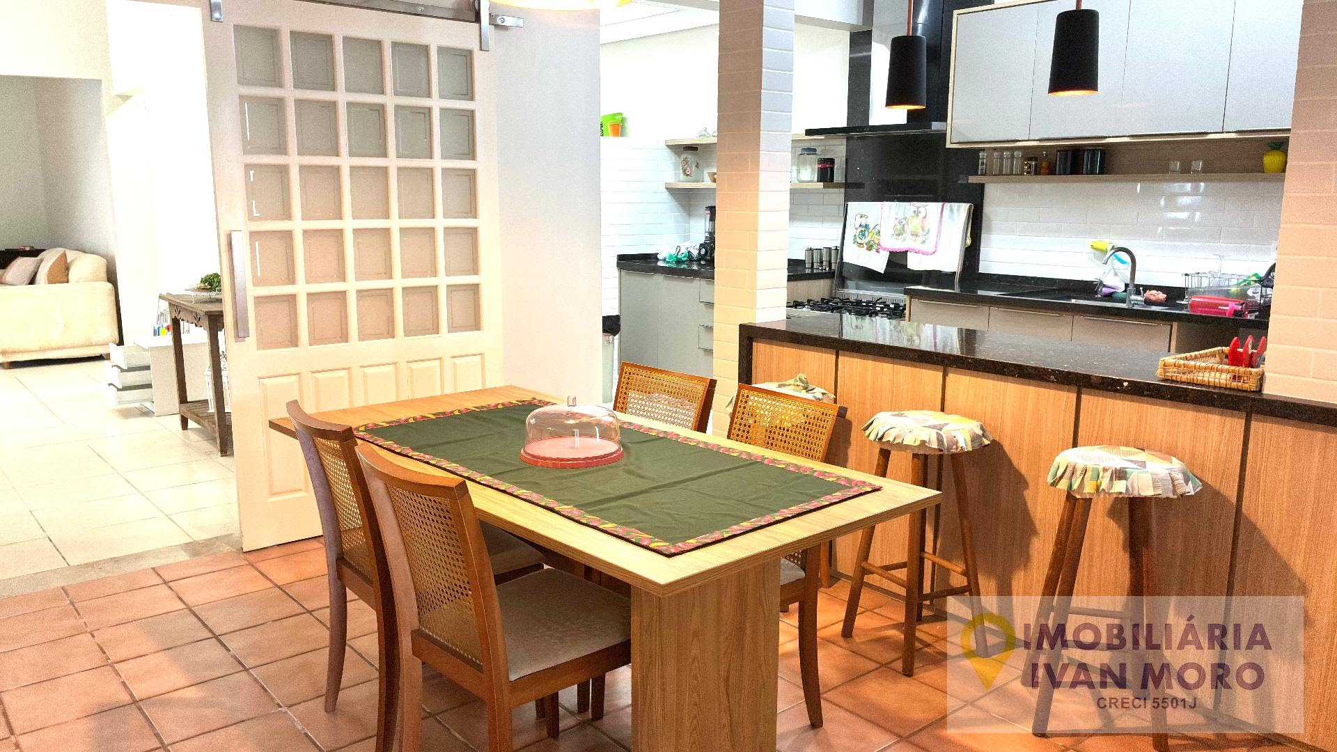 Casa para alugar com 6 quartos, 1 suíte, 2 vagas e 270m² no Daniela, Florianópolis (SC) — foto 23 de 30