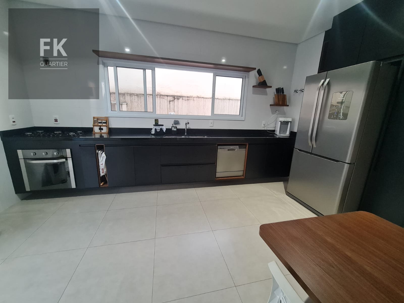 Casa à venda com 3 quartos, 3 suítes, 4 vagas e 266m² no Suru, Santana de Parnaíba (SP) — foto 8 de 26
