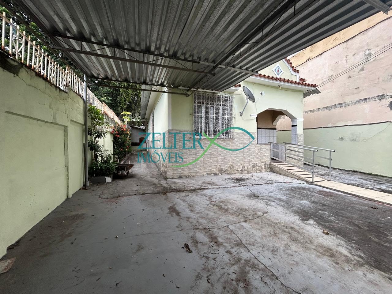 Casa à venda com 2 quartos, 2 banheiros, 3 vagas e 250m² no Irajá, Rio de Janeiro — foto principal