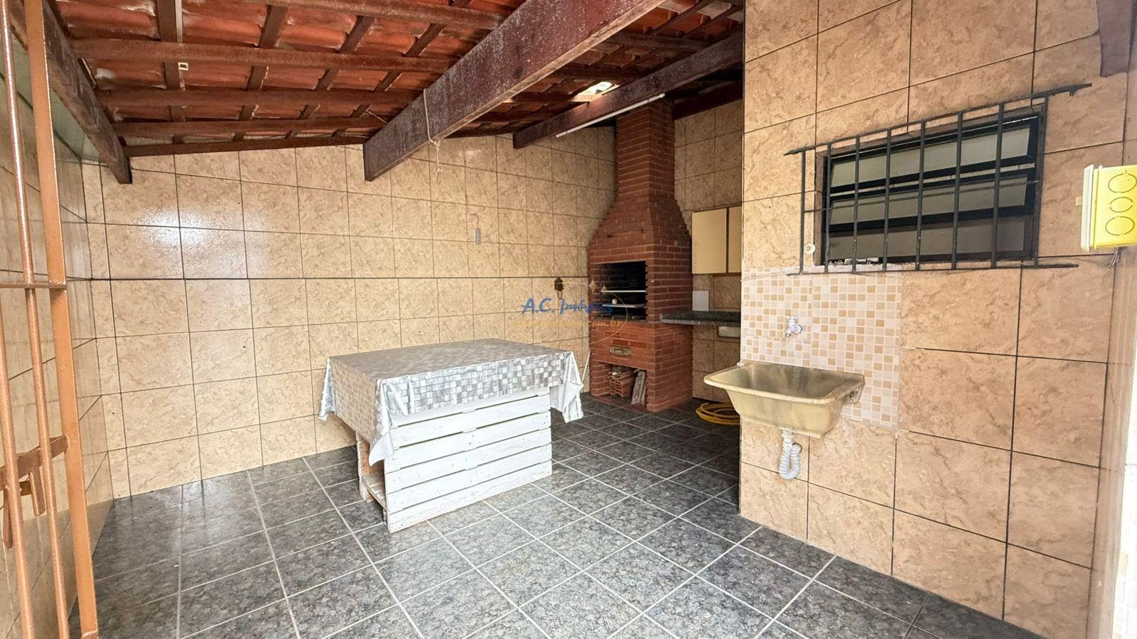 Casa à venda com 2 quartos, 2 banheiros, 2 vagas e 70m² no Cidade Ocian, Praia Grande — foto principal