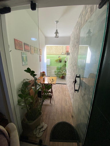 Apartamento térreo com 2 quartos com suíte
