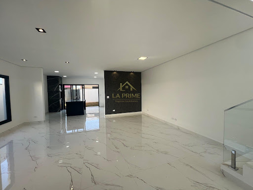 Casa à venda no Condomínio Villagio Wanel – Sorocaba/SP 174m² de área construída, 03 dormitórios, sendo 3 suítes, 01 com closet e 04 vagas de garagem.