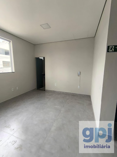 Galpão para Locação em Nova Serrana com 548m² e 2 Banheiros