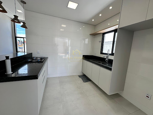Casa de Condomínio em Wanel Ville - Sorocaba, SP - 135m2 de área construída, 03 dormitórios, sendo 1 suíte, 02 vagas de garagem
