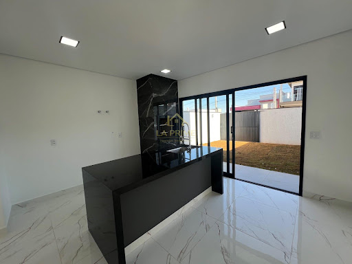 Casa à venda no Condomínio Villagio Wanel – Sorocaba/SP 174m² de área construída, 03 dormitórios, sendo 3 suítes, 01 com closet e 04 vagas de garagem.