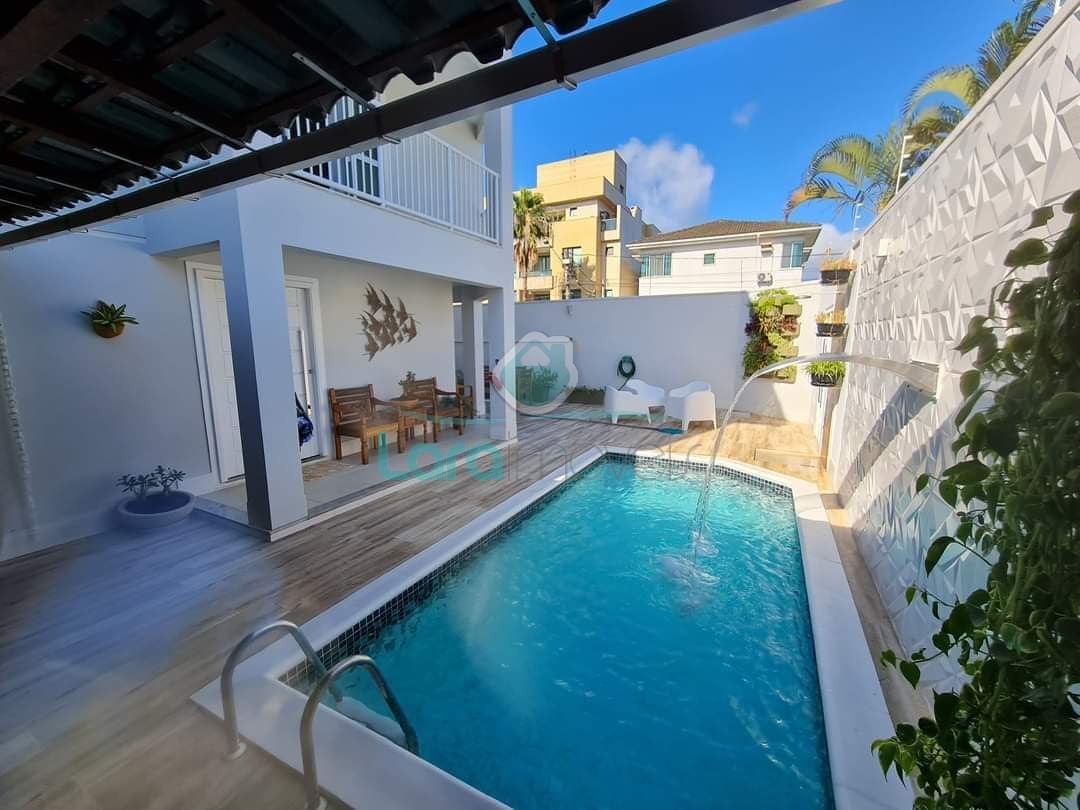 Casa à venda com 6 quartos, 3 banheiros, 2 vagas e 280m² no Cancela Preta, Macaé — foto principal