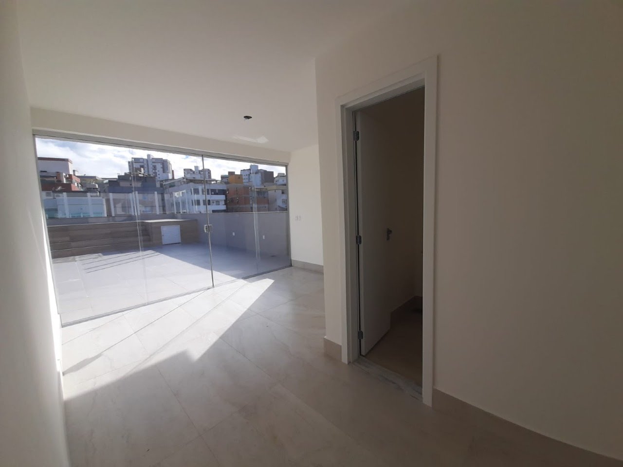 Cobertura à venda com 5 quartos, 3 suítes, 4 vagas e 304m² no Castelo, Belo Horizonte (MG) — foto 23 de 29