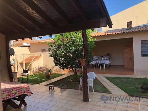 Casa térrea à venda na Cohafama, Campo Grande: 3 dormitórios, 2 suítes, 3 banheiros por R$490.000. Aproveite!