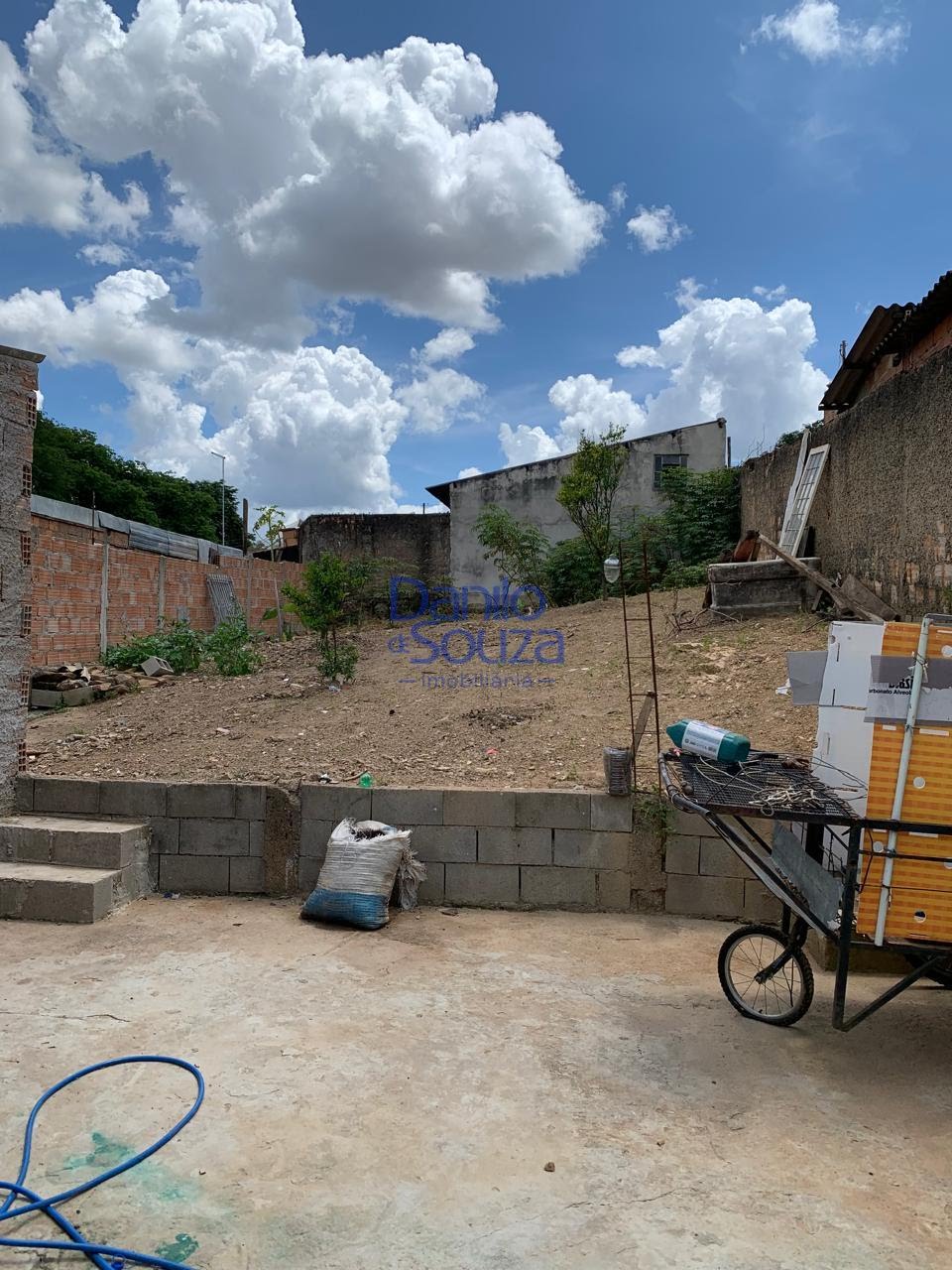 Terreno à venda com 240m² de terreno no Francisco Duarte, Araxá (MG) — foto 2 de 3