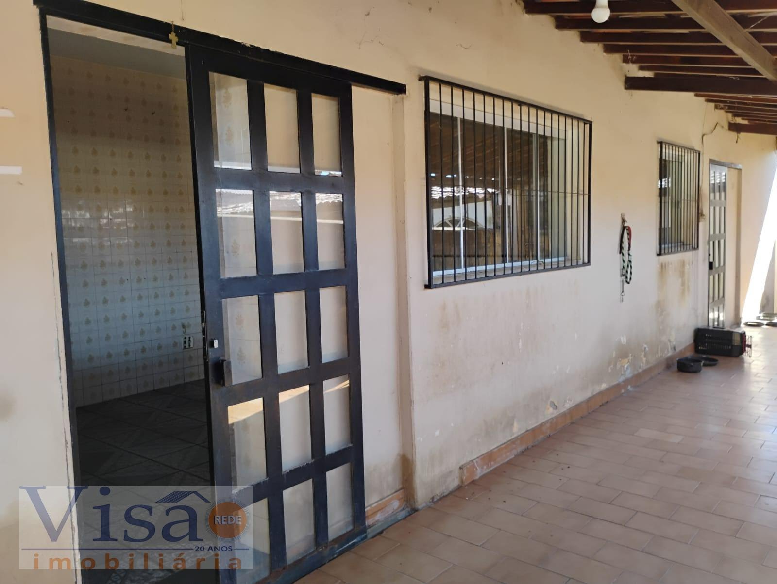Casa à venda com 4 quartos, 1 suíte e 1 vaga no Vila Mariana, Paracatu (MG) — foto 2 de 24