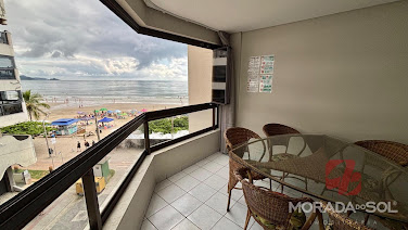 Prédio frente mar apto lateral com vista mar na meia praia
