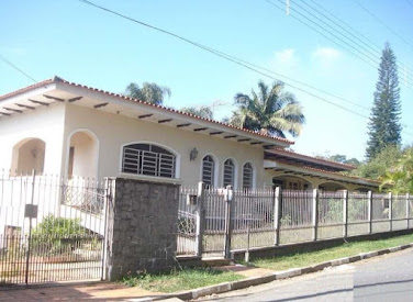Casa com 5 suítes, 04 vagas em Arujázinho IV para venda