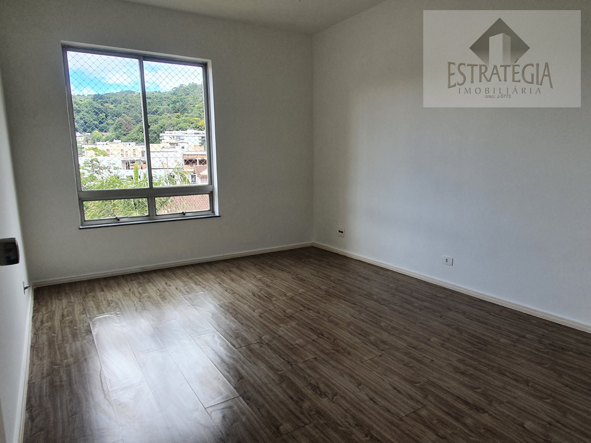 Apartamento à venda com 3 quartos, 1 suíte, 2 vagas e 120m² no Valparaíso, Petrópolis (RJ) — foto 8 de 28