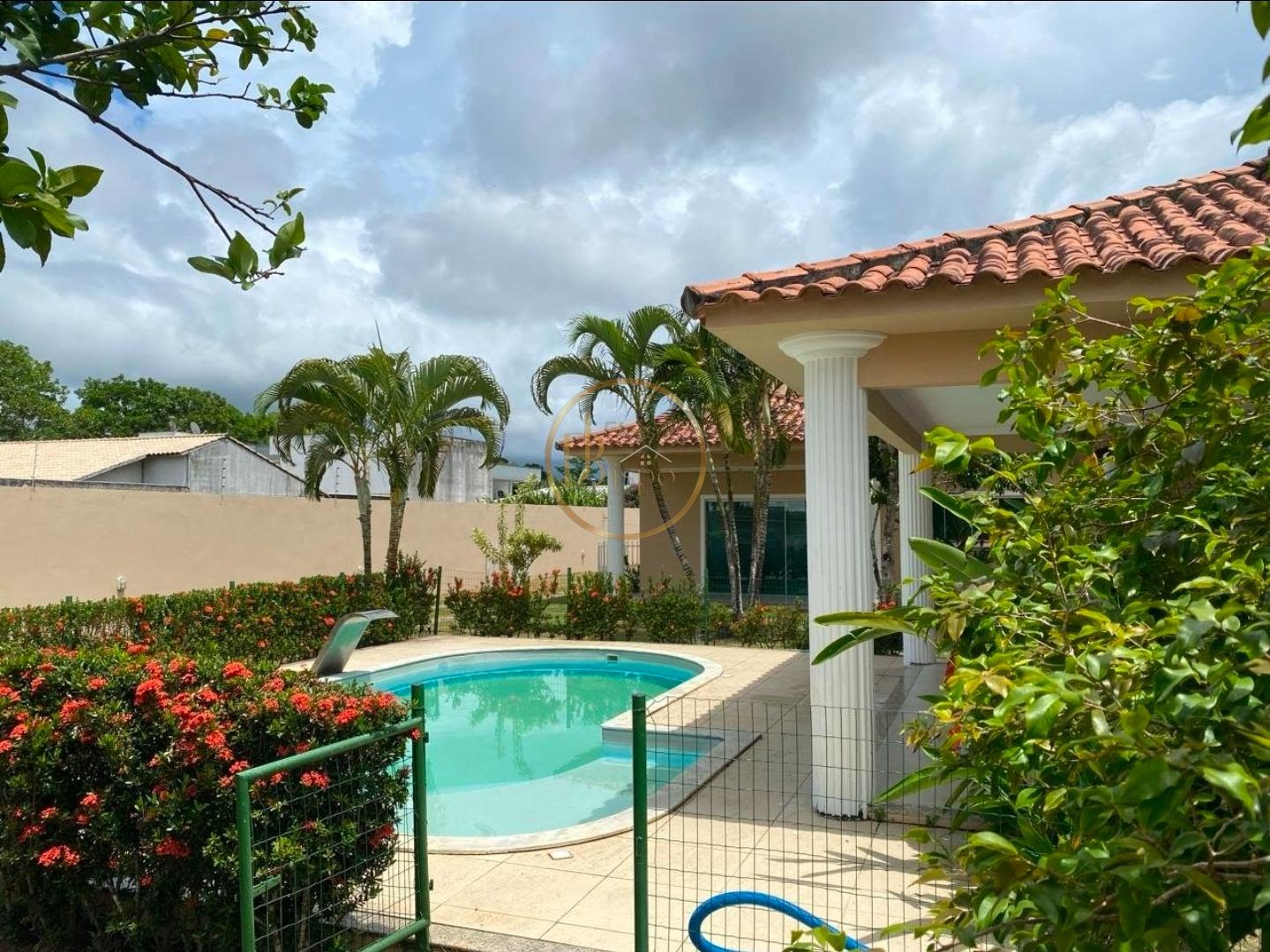 Casa para alugar com 3 quartos, 5 banheiros, 3 vagas e 200m² no Outeiro da Glória, Porto Seguro — foto principal
