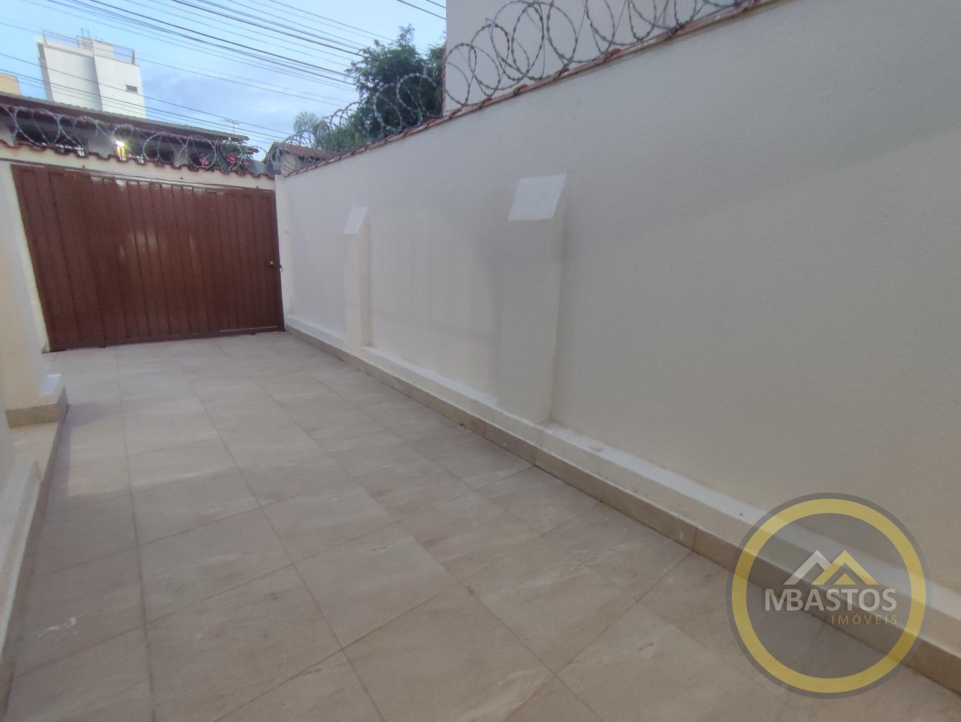 Área Externa Frontal, Garagem e Entrada e  da Casa