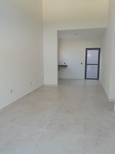 Encante-se com esta casa localizada no bairro Enseada, em Rio das Ostras, perfeita para quem busca conforto, praticidade e qualidade de vida em uma das regiões mais desejadas da cidade. Com 75m² de ár