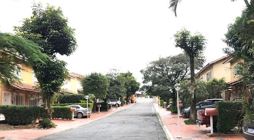Sobrado 3 dormitórios (1 suíte) 2 vagas em Cond. Fechado Benda 750.000  - locação 5.300,00