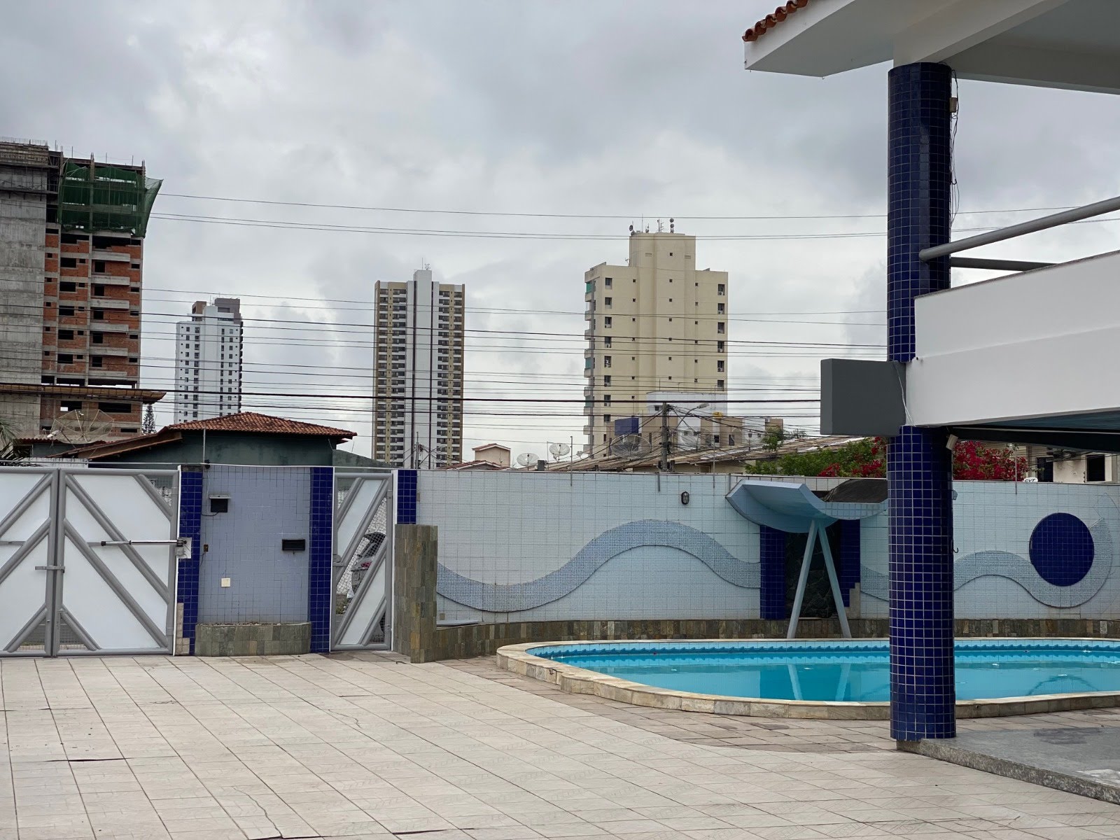 Casa à venda com 4 quartos, 1 suíte, 6 vagas e 358m² no Santa Mônica, Feira de Santana (BA) — foto 2 de 20