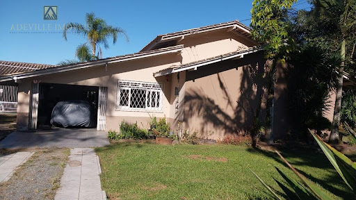 Casa para Alugar em Araquari: 5 Quartos, 3 Suítes, Rainha