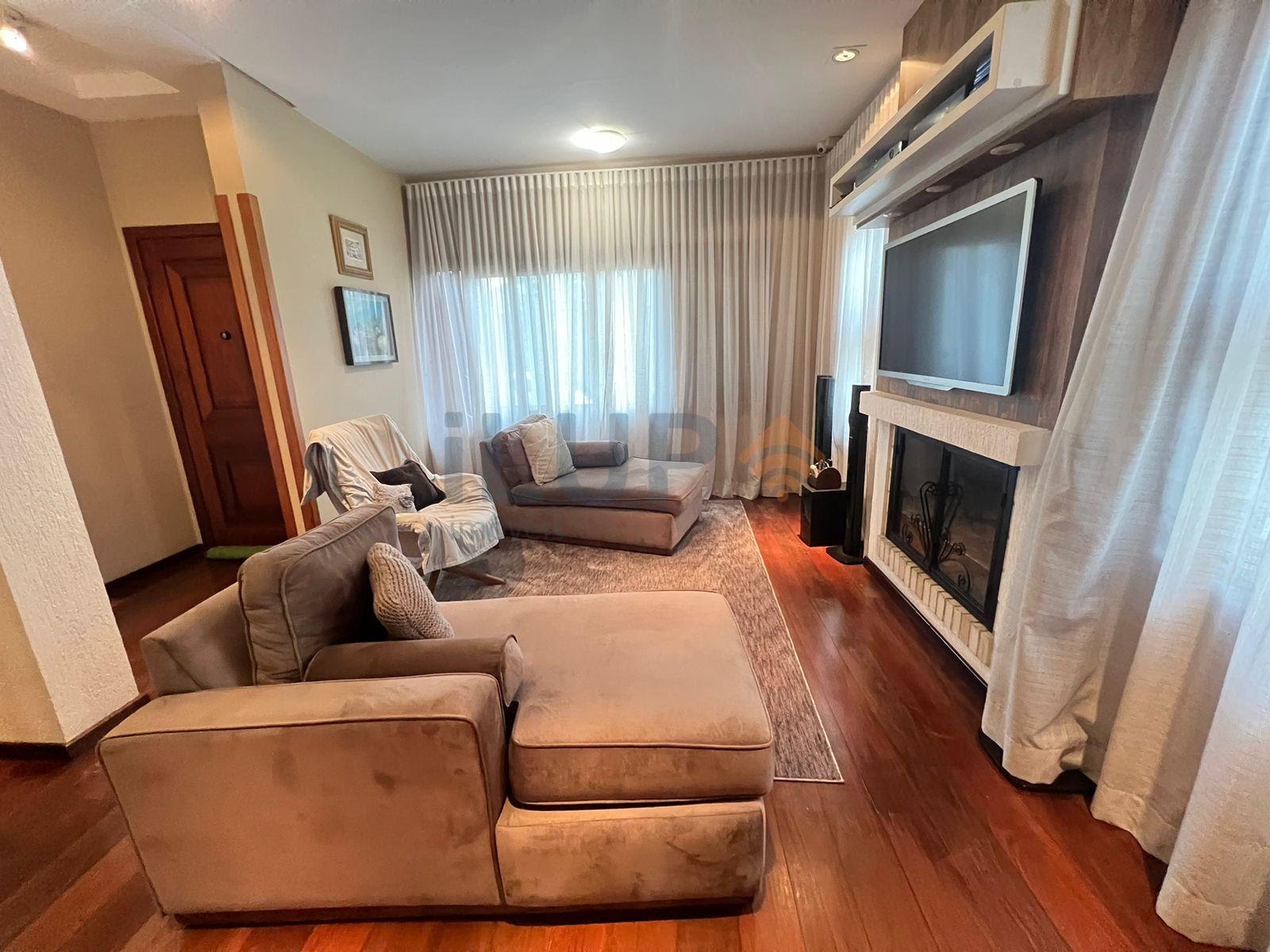 Sala de estar com lareira