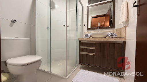 Apartamento no centrão de meia praia- 100 metros da praia