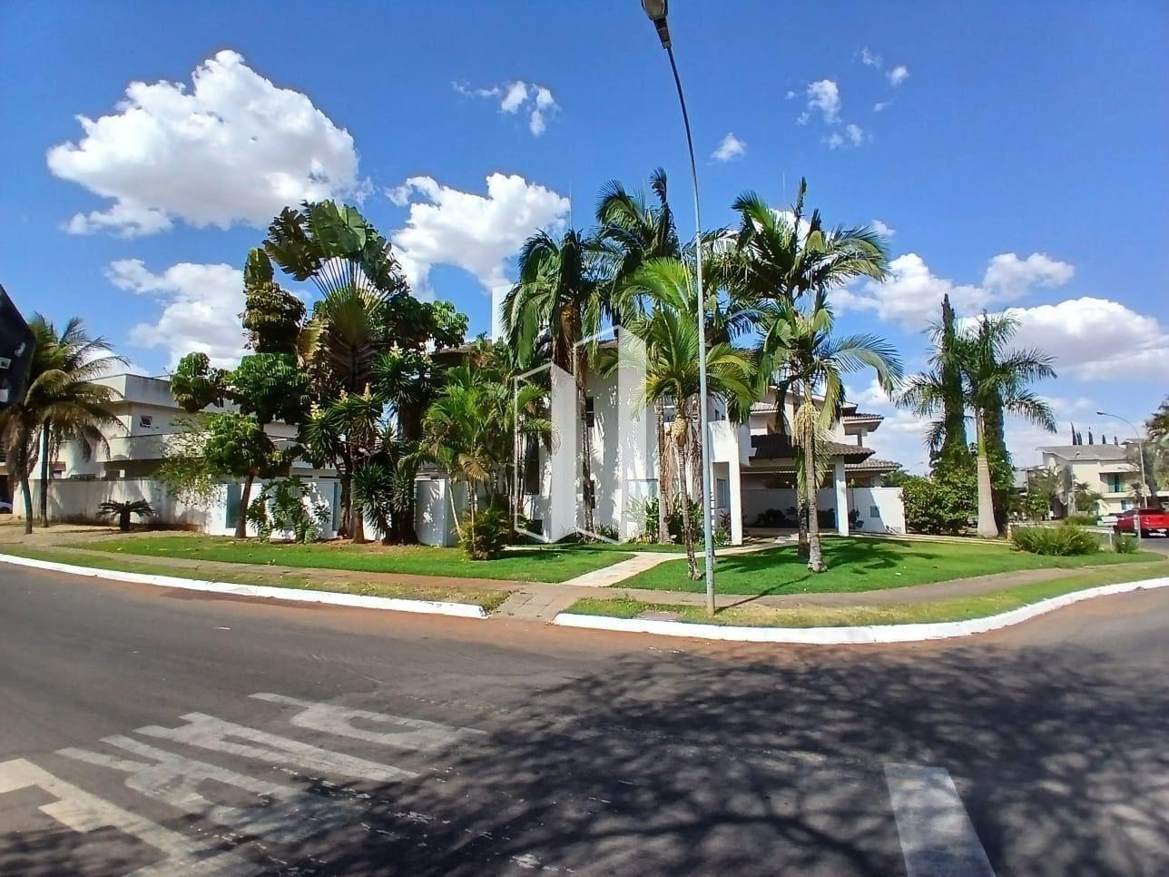 Casa à venda com 4 quartos, 3 suítes, 4 vagas e 263m² no Residencial Granville, Goiânia (GO) — foto 3 de 30