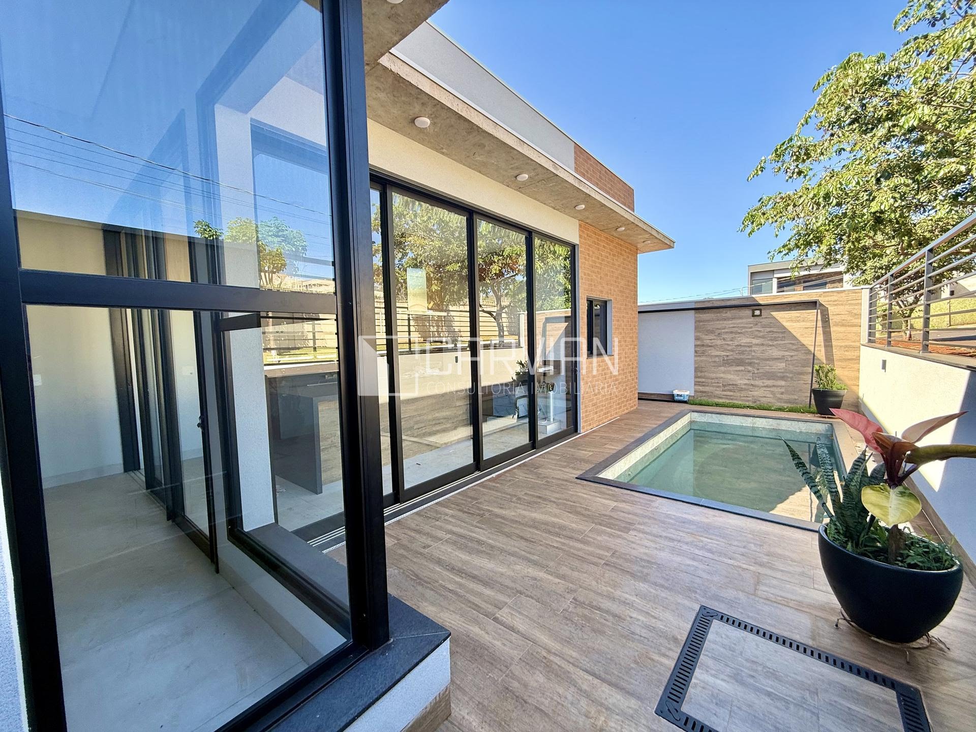 Casa à venda com 3 quartos, 4 banheiros, 4 vagas e 167m² no Santa Marta, Ribeirão Preto — foto principal