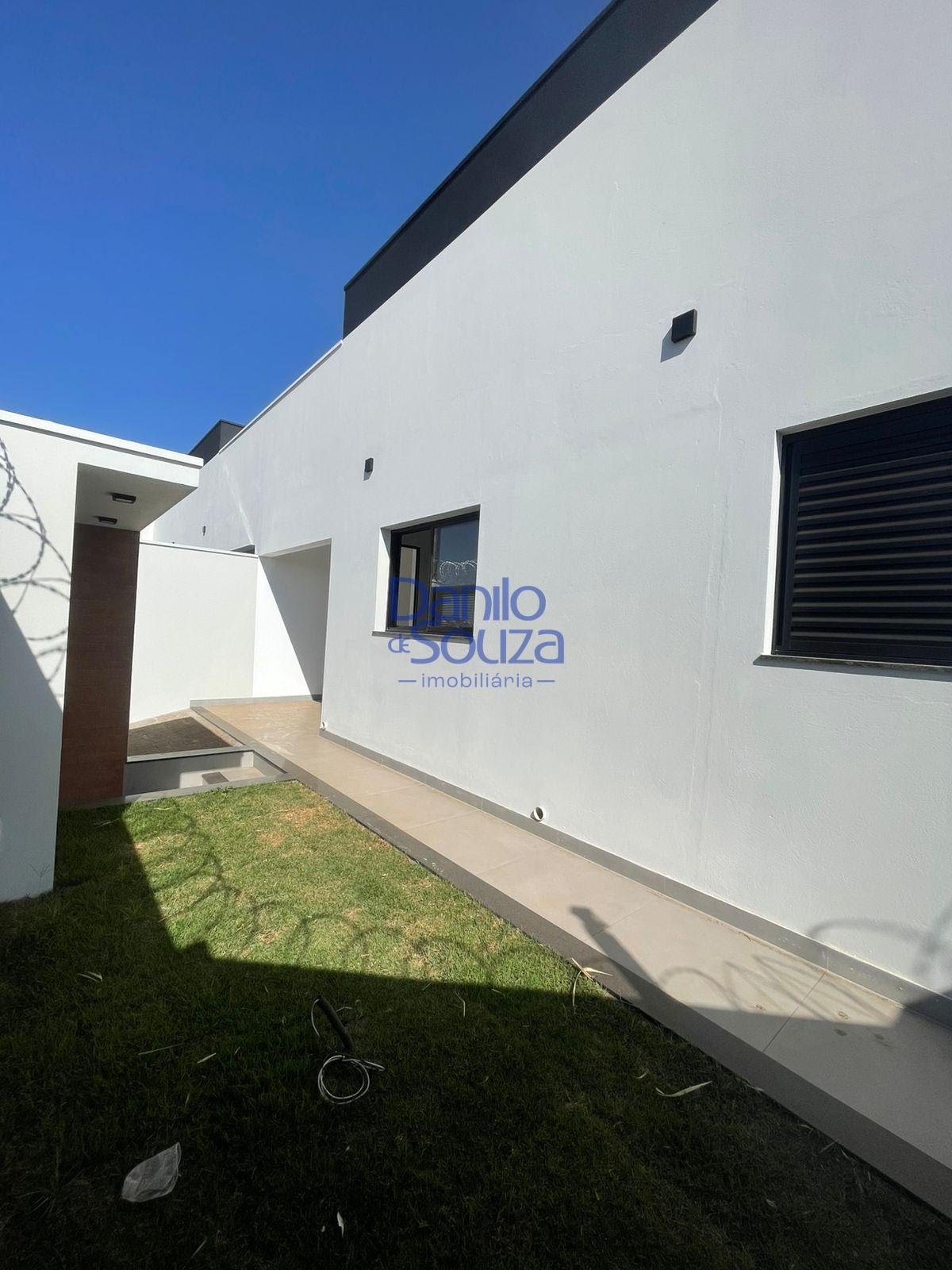 Casa à venda com 2 quartos, 1 banheiro, 2 vagas e 107m² no Portal do Camburi, Araxá — foto principal