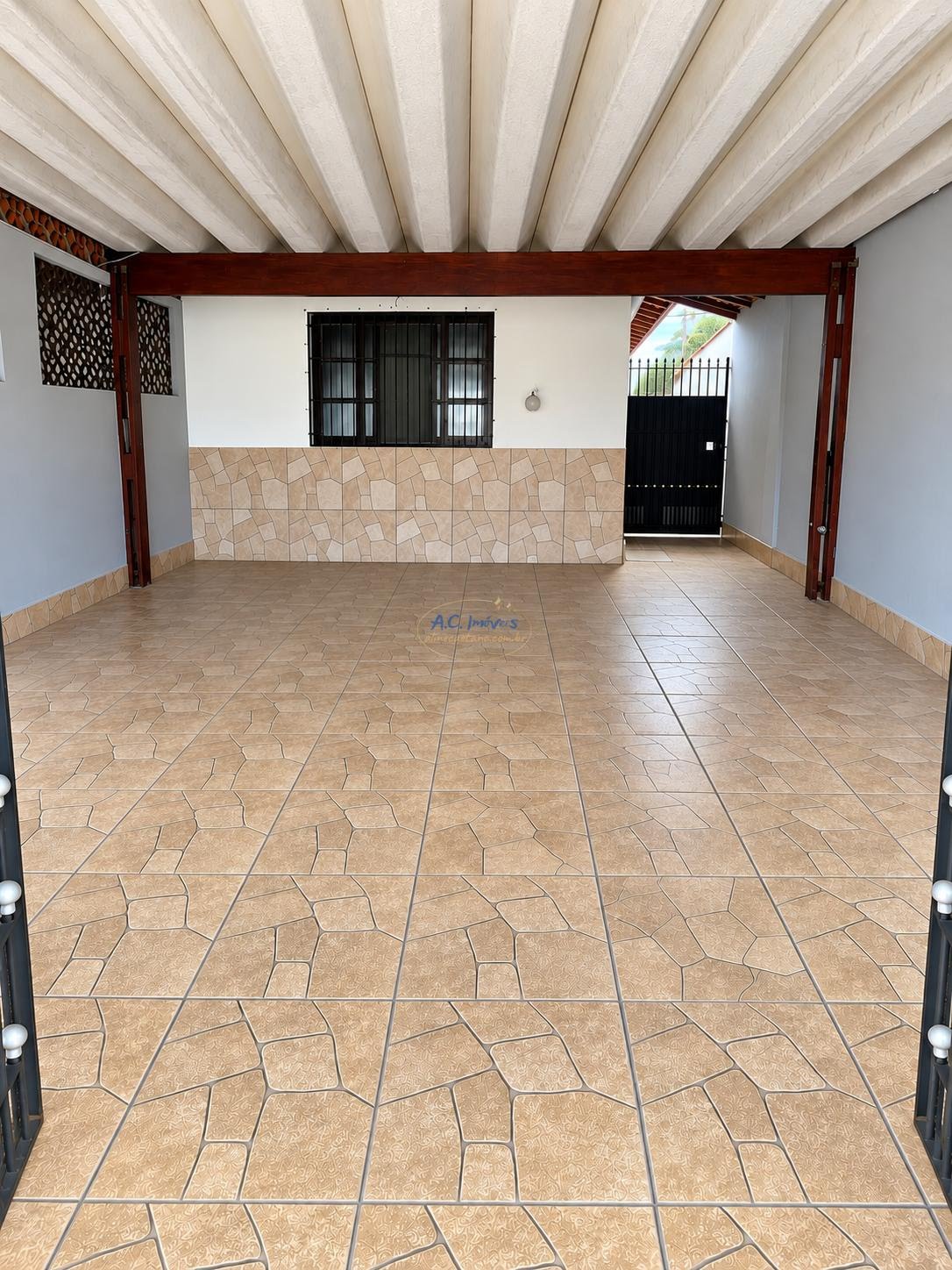 Casa à venda com 2 quartos, 2 banheiros, 2 vagas e 63m² no Tupiry, Praia Grande — foto principal