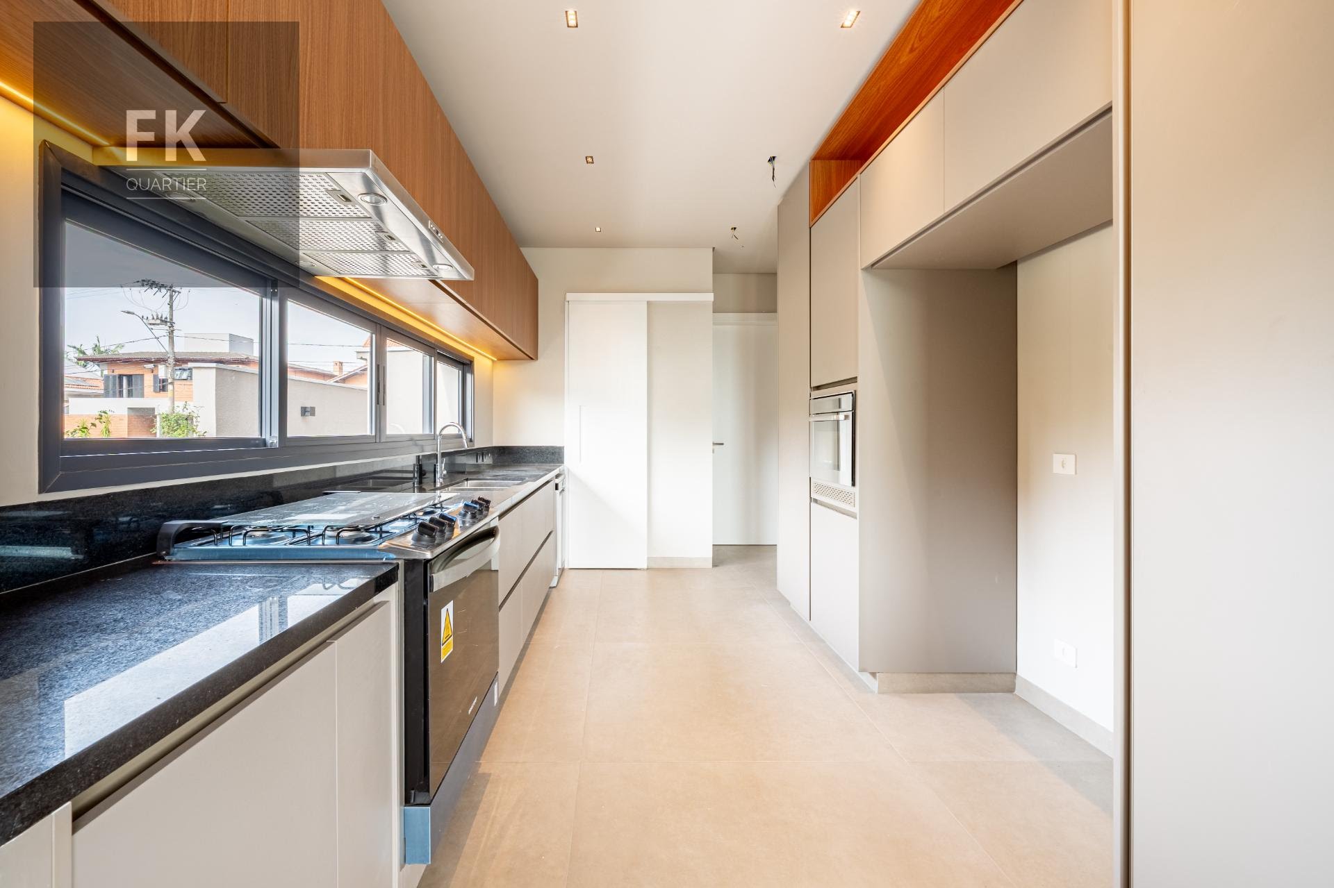 Casa à venda com 4 quartos, 4 suítes, 3 vagas e 535m² no Alphaville Residencial Dois, Barueri (SP) — foto 13 de 30