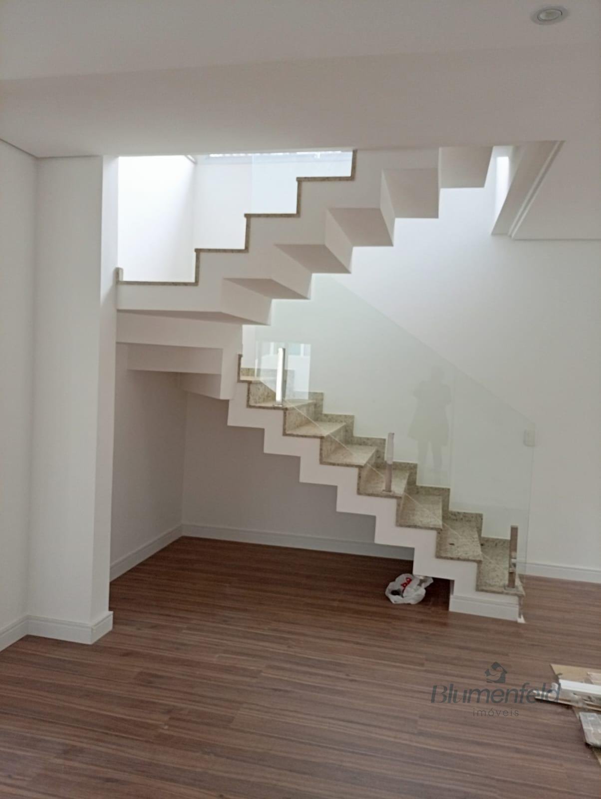 Casa à venda com 4 quartos, 4 suítes, 3 vagas e 311m² no Condominio Arujazinho V, Arujá (SP) — foto 7 de 30