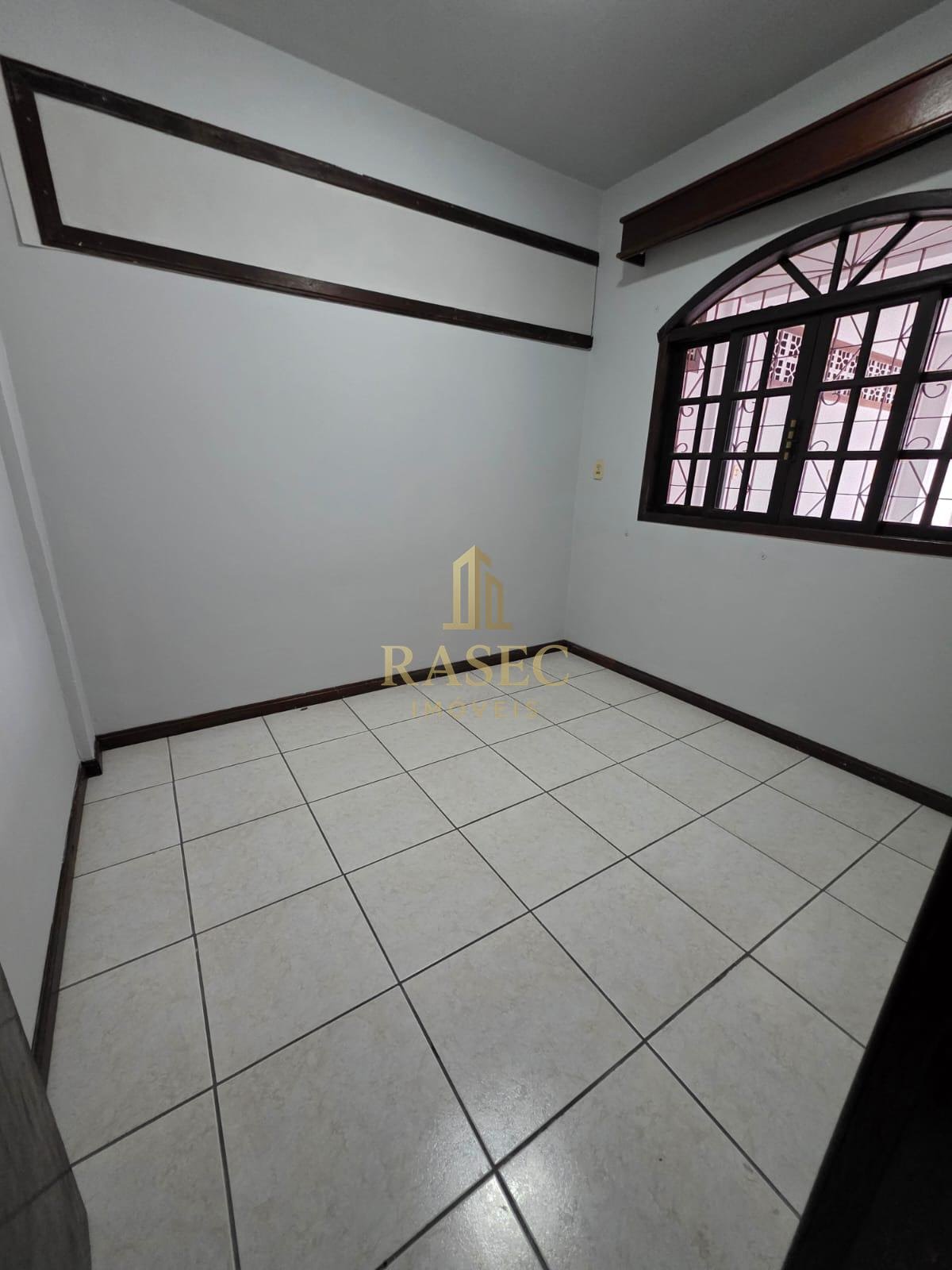 Casa à venda com 3 quartos, 1 suíte, 2 vagas e 250m² no Nações, Balneário Camboriú (SC) — foto 8 de 15