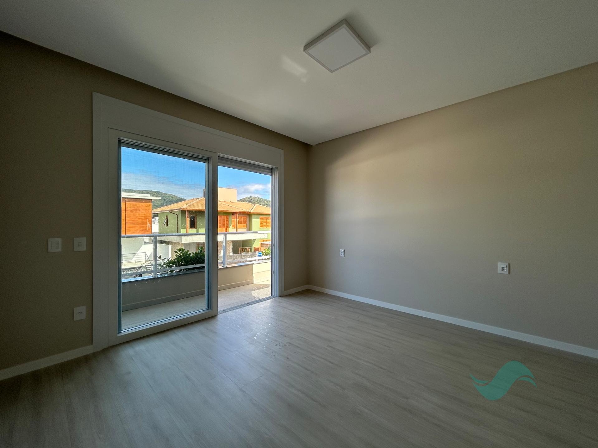 Casa à venda com 3 suítes, 2 vagas e 270m² no Lagoa da Conceição, Florianópolis (SC) — foto 12 de 22