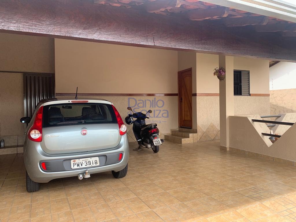 Casa à venda com 3 quartos, 1 suíte, 4 vagas e 410m² no Camuá, Araxá (MG) — foto 2 de 12