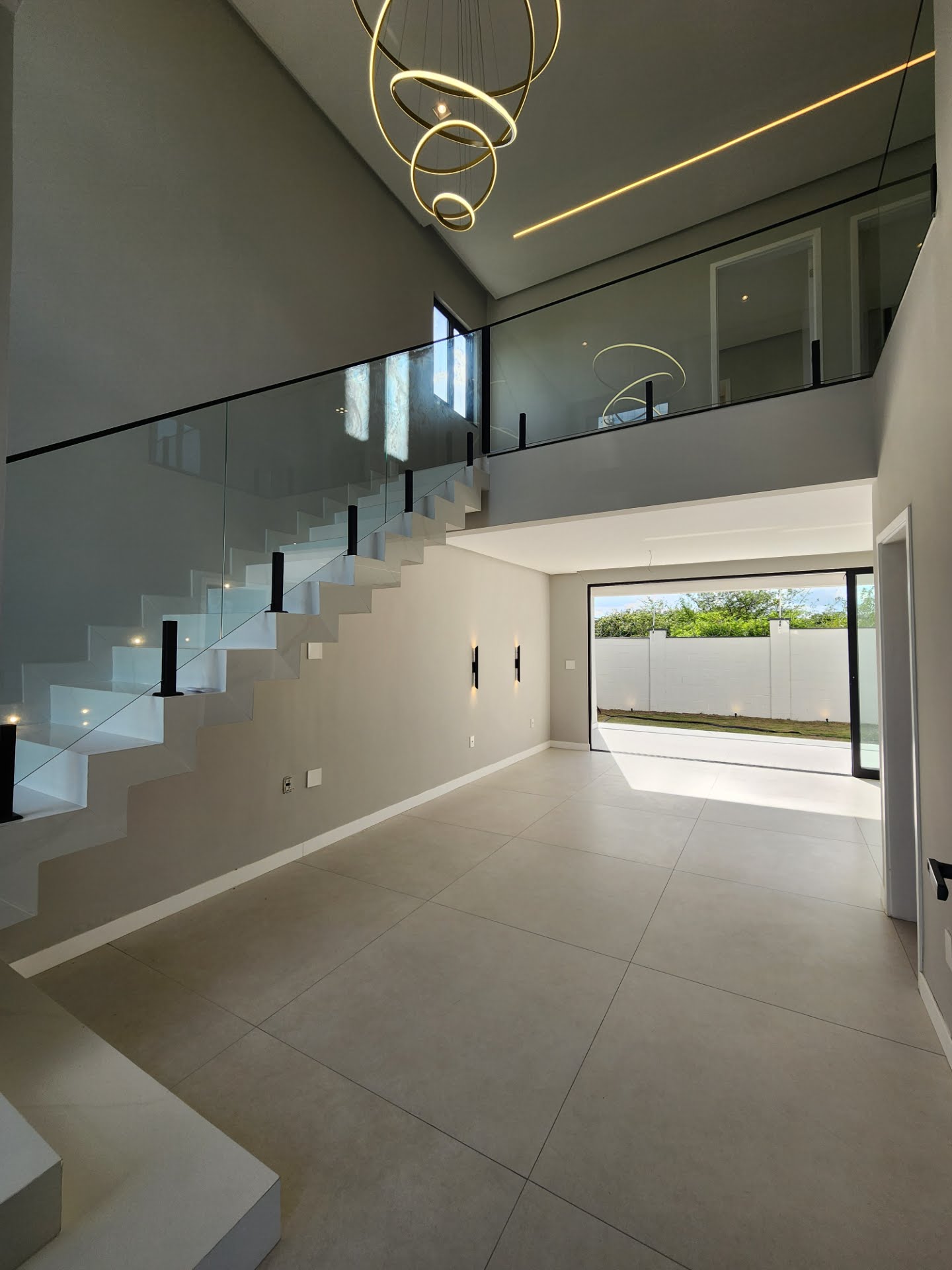 Casa à venda com 3 quartos, 3 suítes, 4 vagas e 160m² no Nova Esperança, Feira de Santana (BA) — foto 3 de 19
