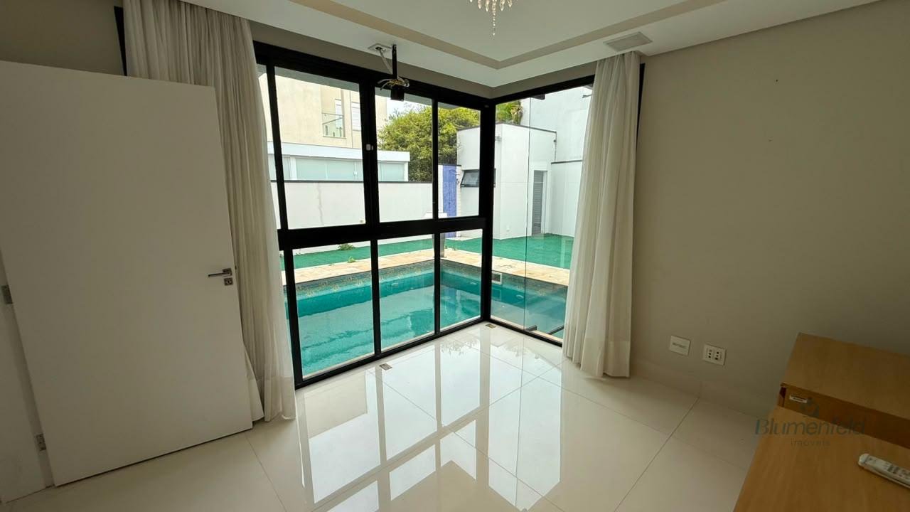Casa à venda com 4 quartos, 4 suítes, 6 vagas e 370m² no Condomínio Real Park, Arujá (SP) — foto 13 de 30