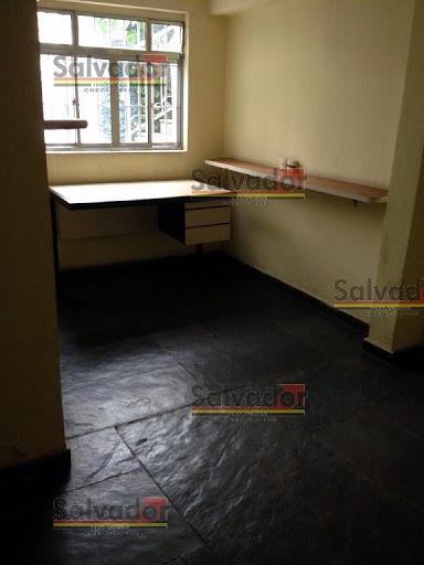 Sala ao Lado da Garagem