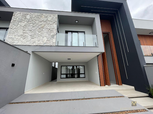Casa de Alto Padrão no Bairro Glória | 3 Suítes | JOINVILLE