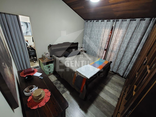 Casa com Área Gourmet e 6 Vagas no Centro de Cajamar