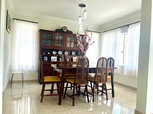 Casa, 4 quartos, 218 m² - Foto 1