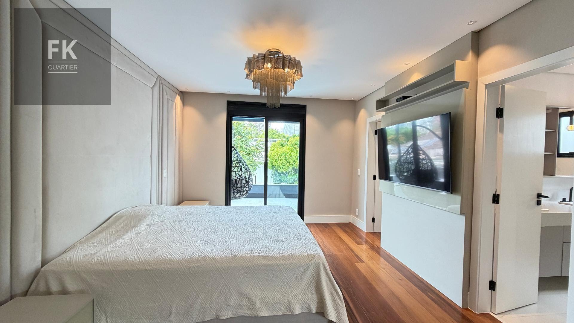 Casa à venda com 5 quartos, 5 suítes, 4 vagas e 350m² no Alphaville Residencial Dois, Barueri (SP) — foto 17 de 30