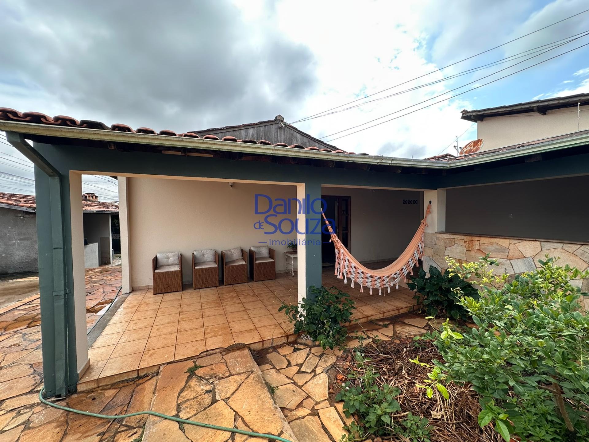 Casa à venda com 3 quartos, 2 banheiros e 354m² no Recanto das Mangueiras, Araxá (MG) — foto 2 de 20