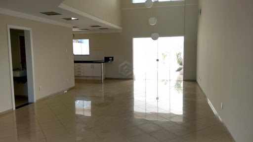 Casa à Venda e Locação em Sorocaba, 3 Suítes, 265m² – Chácaras Reunidas