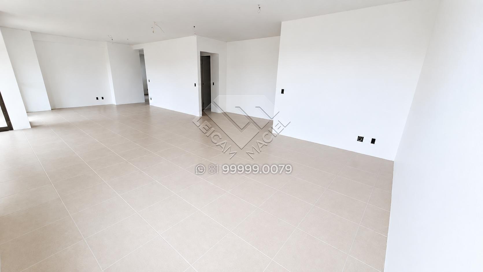 Compre apartamento à venda na Torre, edf. Saint André, com 208m², laser completo, 4 quartos todos suite, 3 vagas de garagem. Agende visita com Leicam Maciel.