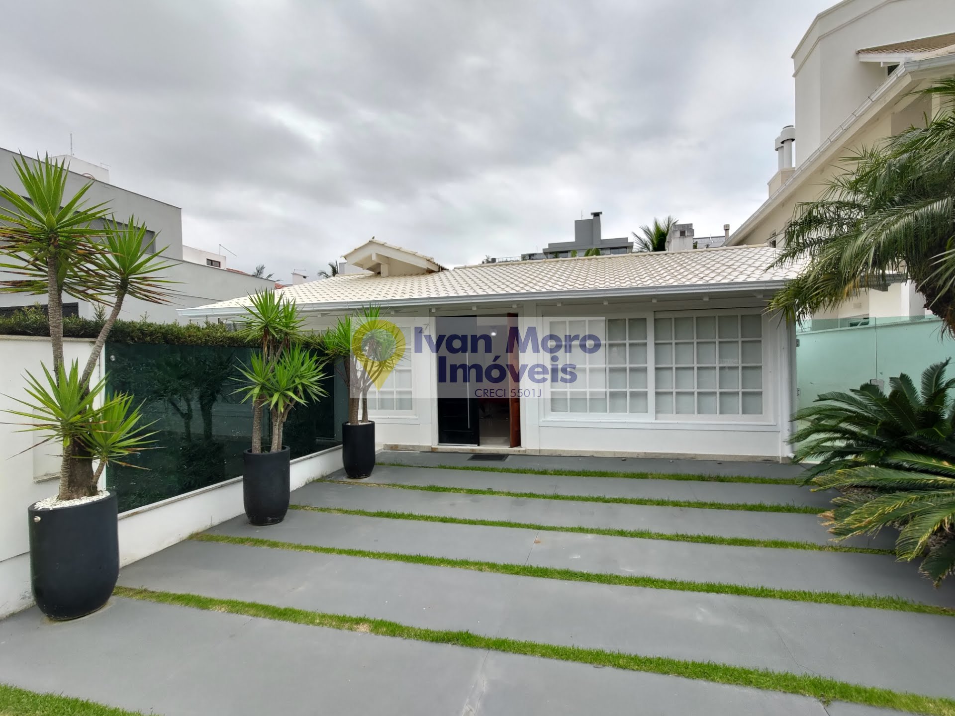 Casa à venda com 4 quartos, 4 suítes, 2 vagas e 200m² no Jurerê Internacional, Florianópolis (SC) — foto 2 de 30