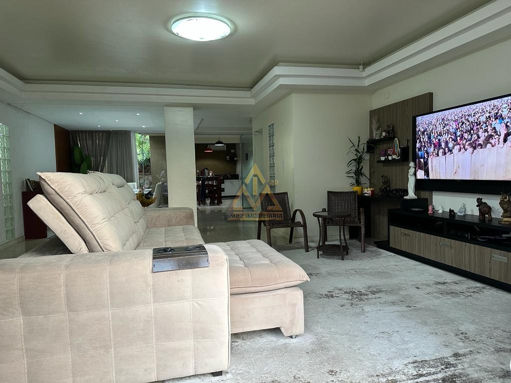 Casa à venda com 5 quartos, 4 suítes, 4 vagas e 385m² no Centro, Blumenau (SC) — foto 8 de 10