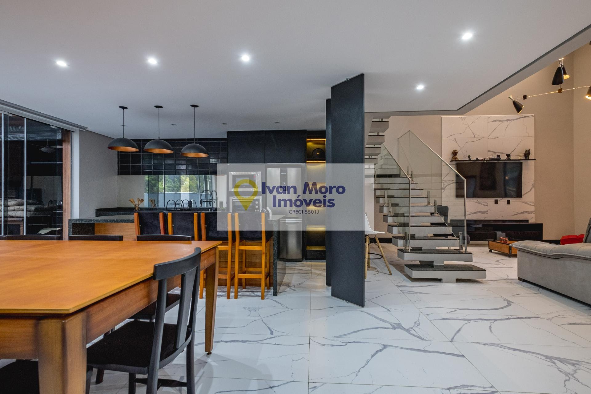 Casa à venda com 4 quartos, 4 suítes, 4 vagas e 300m² no São João do Rio Vermelho, Florianópolis (SC) — foto 8 de 30
