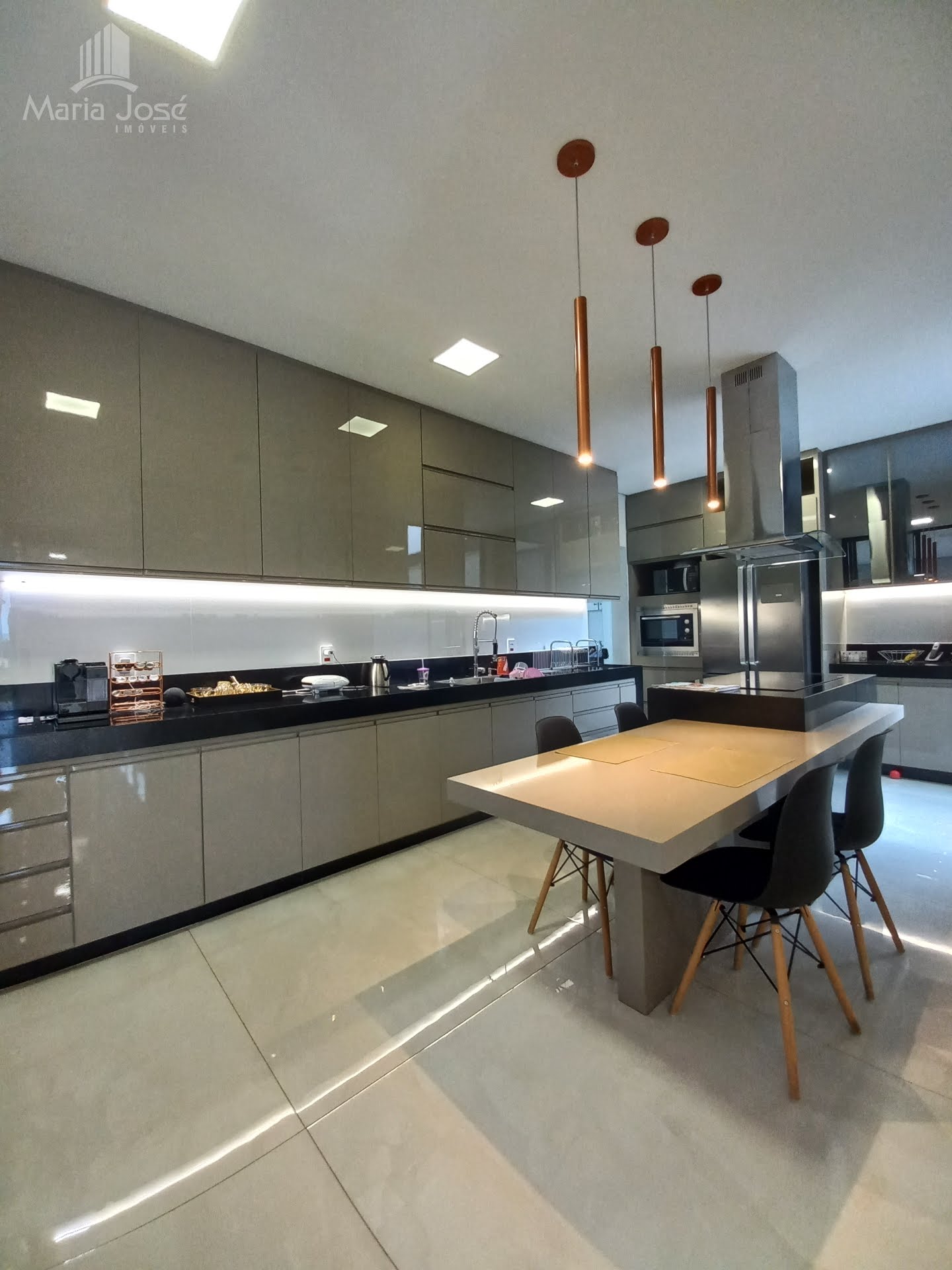 Casa à venda com 3 quartos, 2 suítes, 2 vagas e 230m² no Condomínio Parque das Nogueiras, Sete Lagoas (MG) — foto 17 de 30
