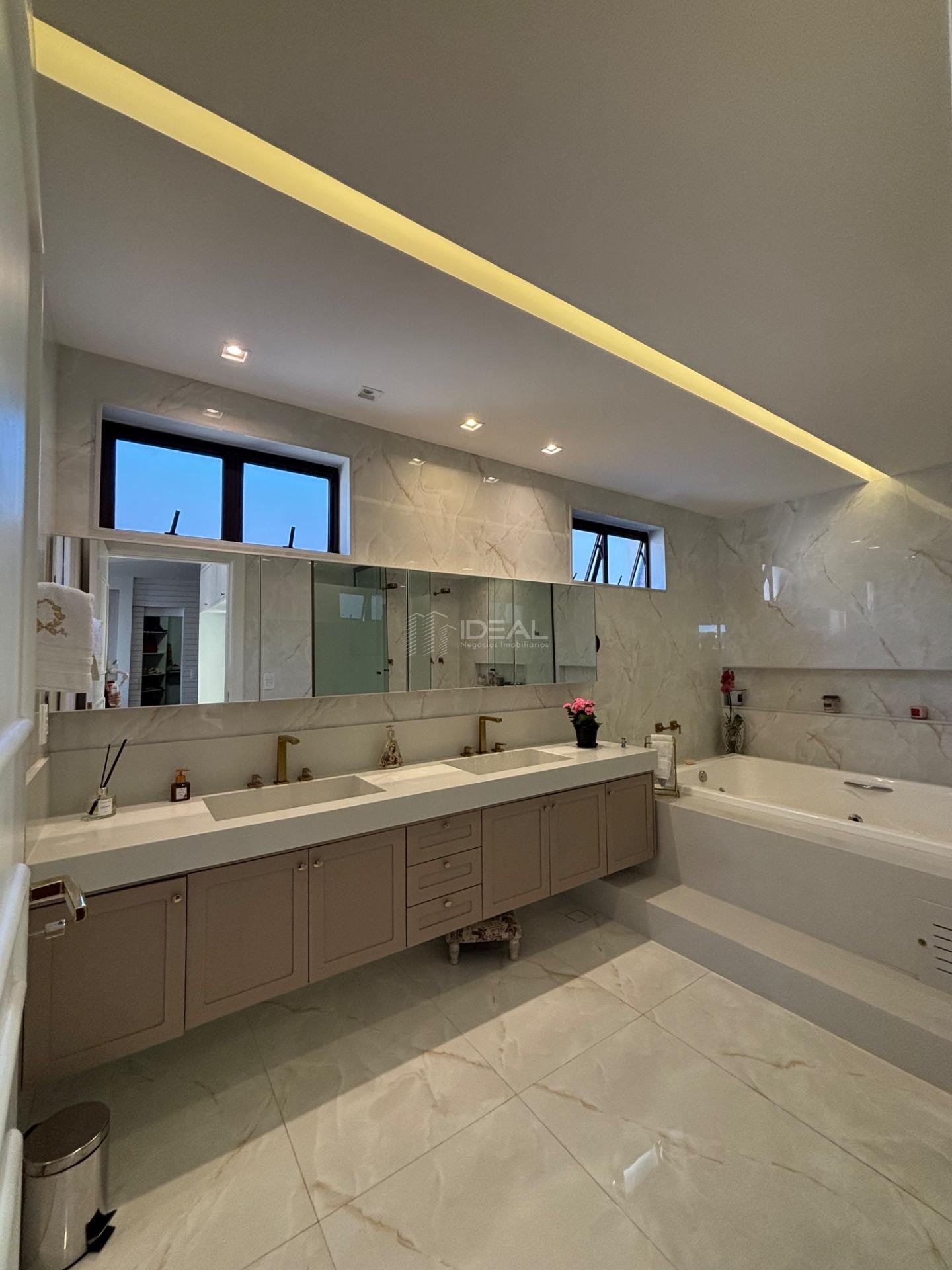 Apartamento à venda com 4 quartos, 4 suítes, 4 vagas e 450m² no Centro, Campos dos Goytacazes (RJ) — foto 11 de 30