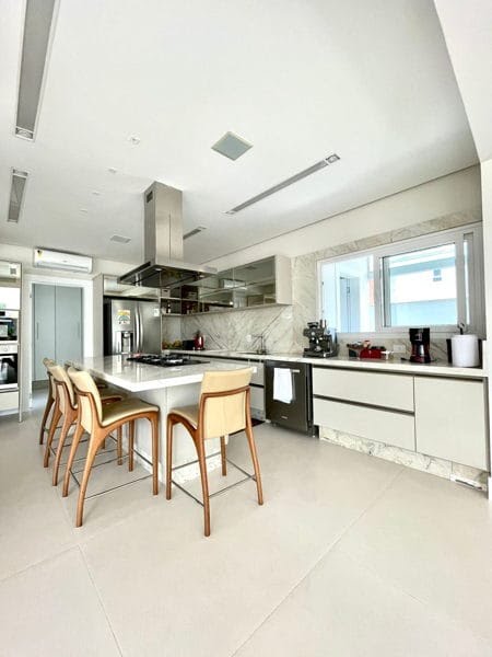 Casa à venda com 5 quartos, 5 suítes, 5 vagas e 940m² no Jurerê Internacional, Florianópolis (SC) — foto 16 de 29